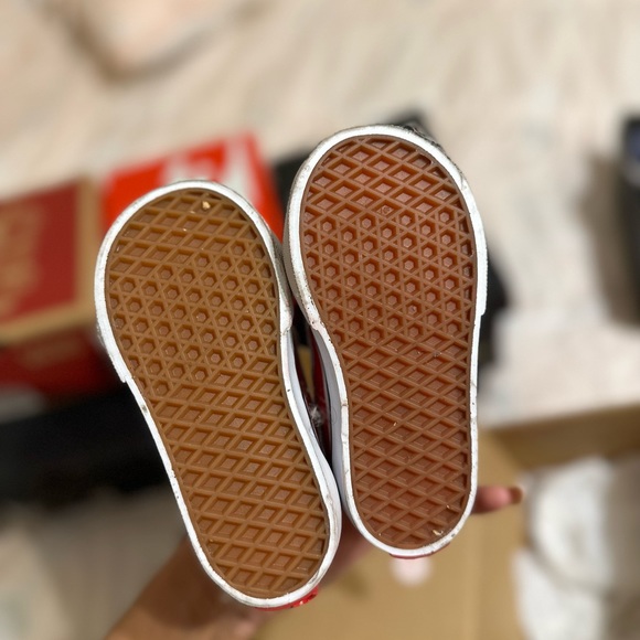 Not actual laces. Zip ups - Picture 4 of 4